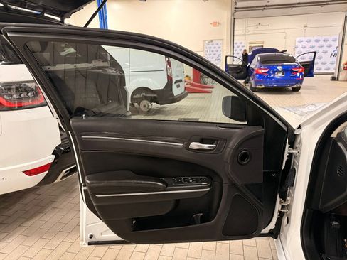 Used 2018 Chrysler 300 Touring image 12