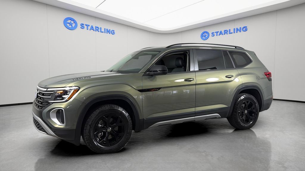 Used 2025 Volkswagen Atlas Peak Edition SE AWD/4WD image 2