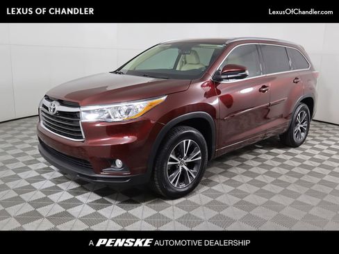 Used 2016 Toyota Highlander XLE image 1