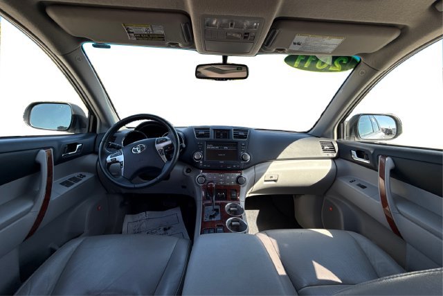 Used 2011 Toyota Highlander Limited w/ Tow Pkg FWD image 22