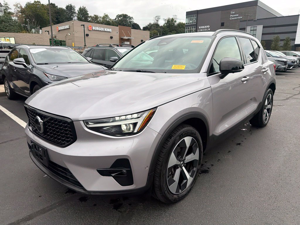 Used 2026 Volvo XC40 B5 Plus AWD/4WD image 1