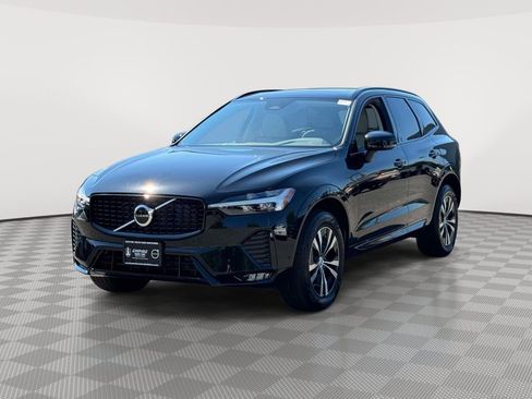 Used 2025 Volvo XC60 B5 Core AWD/4WD image 2