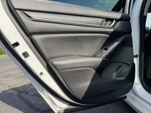 Used 2020 Honda Accord Hybrid image 12
