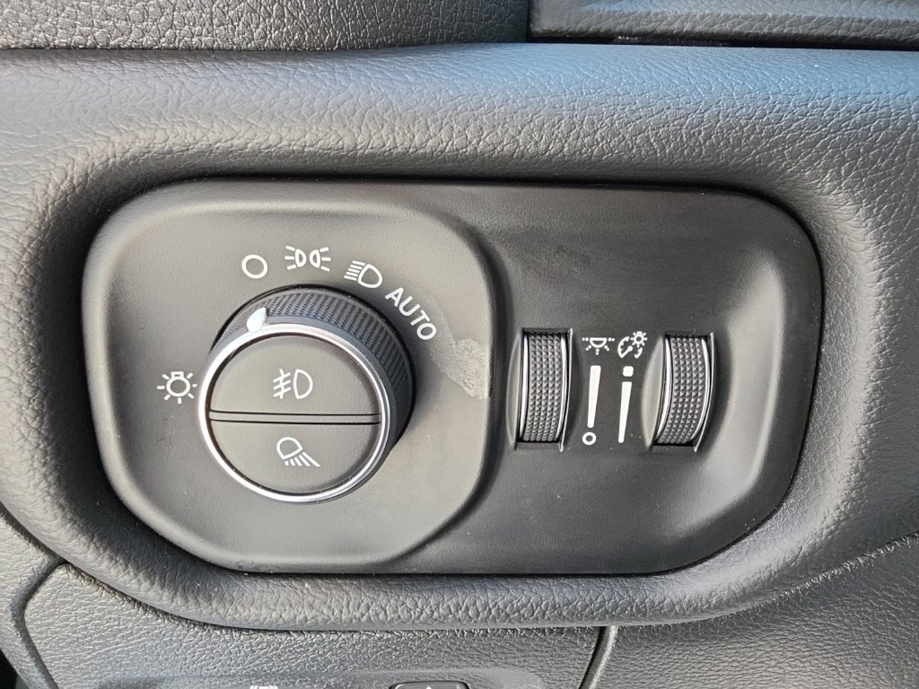 Used 2026 RAM 1500 Laramie AWD/4WD image 26