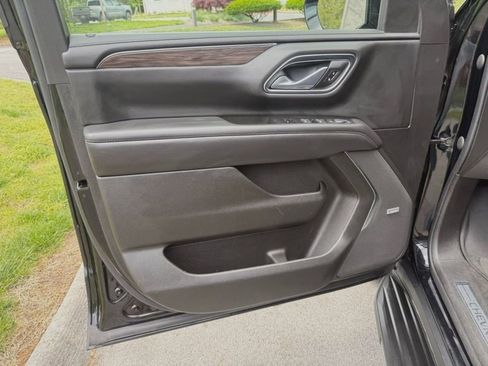 Used 2022 Chevrolet Suburban LT AWD/4WD image 15