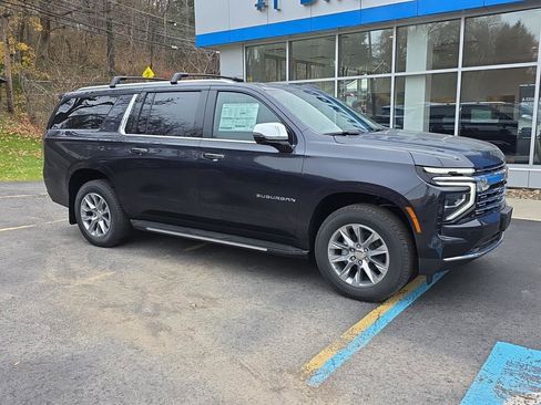New 2025 Chevrolet Suburban Premier image 2