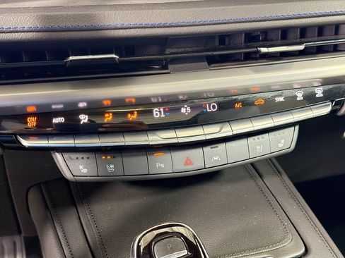 Used 2024 Cadillac XT4 Sport AWD/4WD image 17