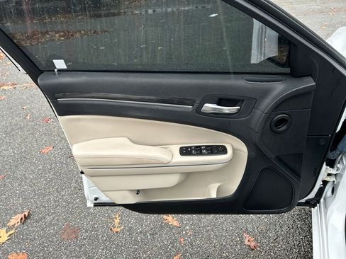 Used 2021 Chrysler 300 Touring L image 14