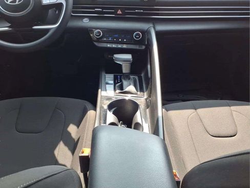 Used 2025 Hyundai Elantra Blue image 12