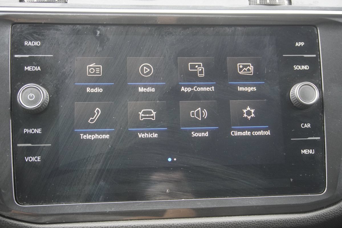 Used 2019 Volkswagen Tiguan SE w/ Panoramic Sunroof Package AWD/4WD image 17