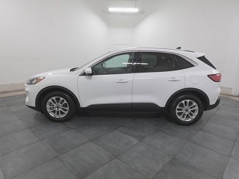 Used 2021 Ford Escape SE image 2