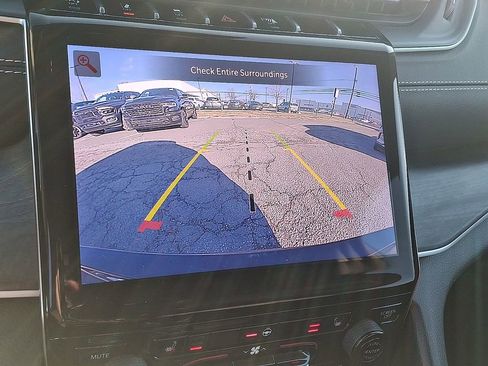 Used 2023 Jeep Grand Cherokee L Limited w/ Trailer Tow Group (B) image 4