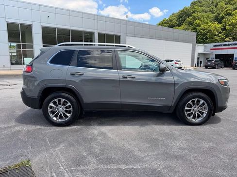Used 2021 Jeep Cherokee Latitude Lux w/ Sun & Sound Group AWD/4WD image 3