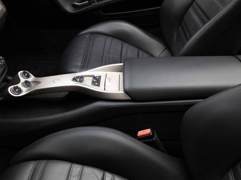 Used 2010 Ferrari California RWD image 28