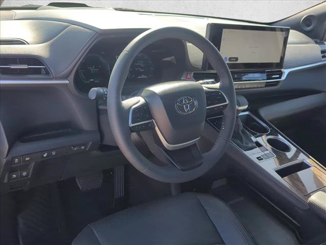 Used 2026 Toyota Sienna Platinum AWD/4WD image 9