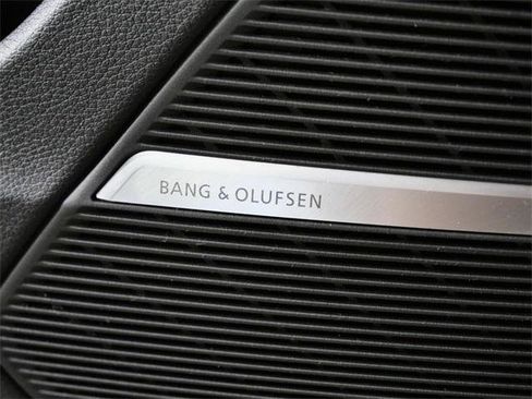 Used 2022 Audi Q8 Premium Plus image 25