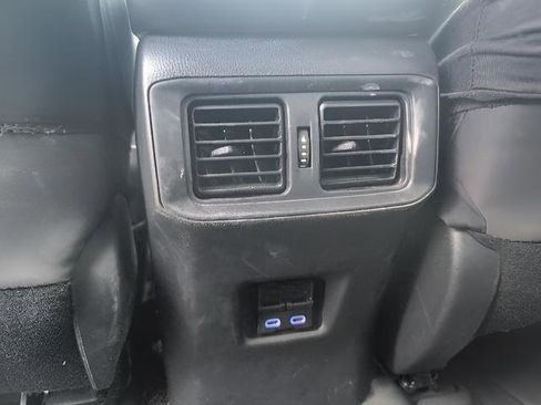 Used 2022 Toyota RAV4 XLE AWD/4WD image 17