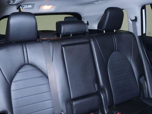 Used 2024 Toyota Highlander XLE AWD/4WD image 25