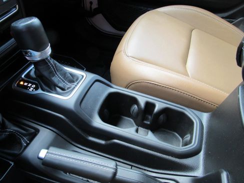 Used 2023 Jeep Gladiator Rubicon w/ Cold Weather Group image 7