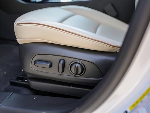 Used 2025 Buick Encore GX Avenir w/ Avenir Technology Package FWD image 7