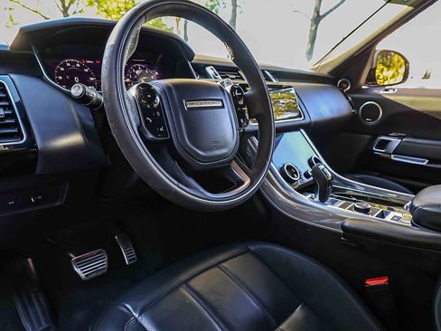 Used 2022 Land Rover Range Rover Sport HST image 7