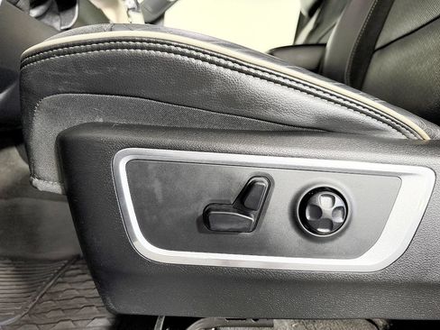 Used 2019 RAM 1500 Laramie w/ Sport Appearance Package AWD/4WD image 44