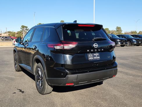 Used 2024 Nissan Rogue SV image 5
