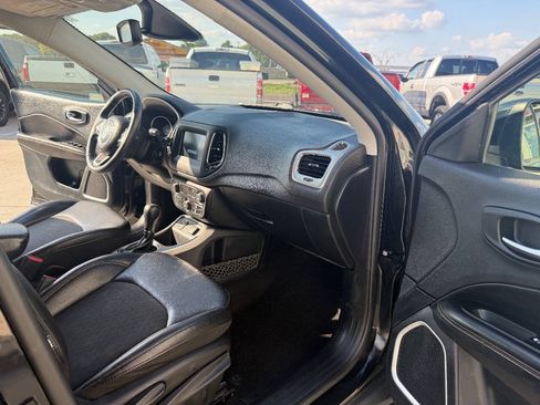 Used 2019 Jeep Compass Latitude FWD image 14