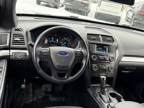Used 2017 Ford Explorer XLT image 6