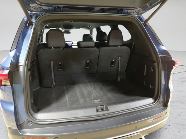 Used 2025 Buick Enclave Preferred FWD image 17