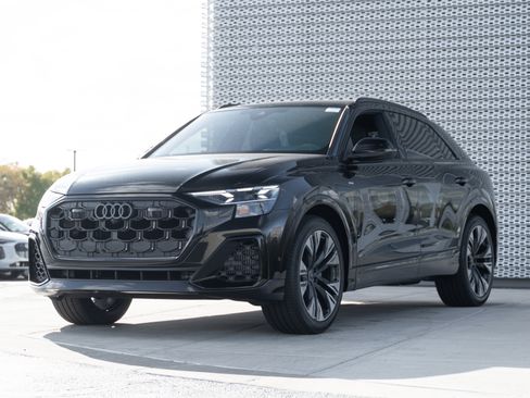 Certified 2025 Audi Q8 Prestige image 7
