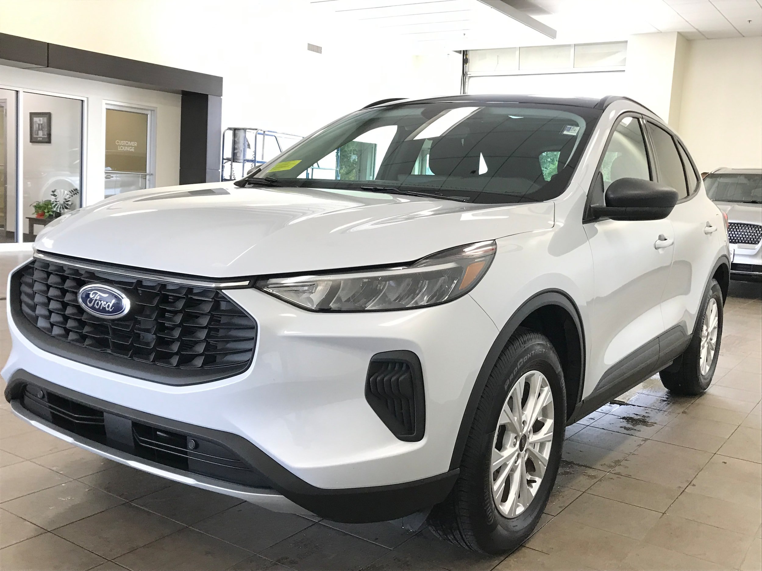 Used 2026 Ford Escape Active w/ Active Premium Tech Pack AWD/4WD image 4