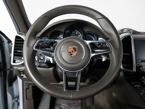 Used 2018 Porsche Cayenne Platinum Edition w/ Premium Package image 30