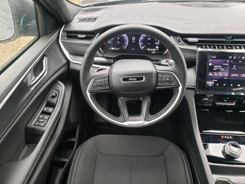 New 2025 Jeep Grand Cherokee Laredo image 15