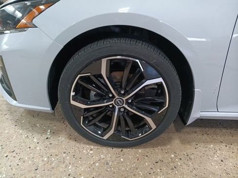 Certified 2025 Nissan Altima 2.5 SR image 35