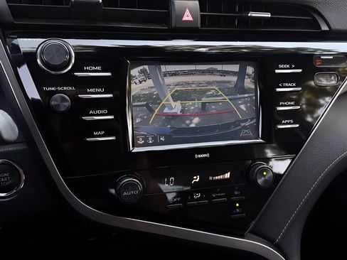 Used 2020 Toyota Camry SE w/ Convenience Package FWD image 8