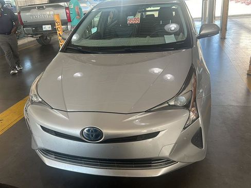 Used 2018 Toyota Prius Two image 3