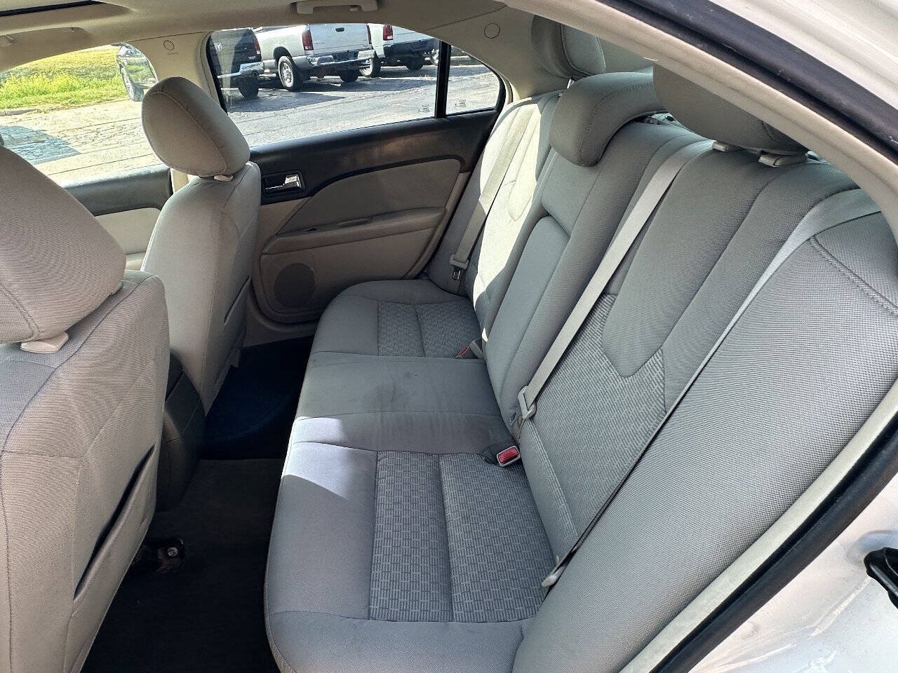 Used 2012 Ford Fusion SE FWD image 11
