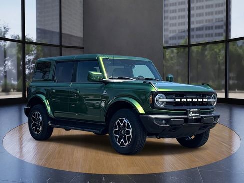 Used 2025 Ford Bronco Outer Banks AWD/4WD image 1