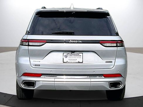 Certified 2022 Jeep Grand Cherokee Overland w/ Luxury Tech Group IV AWD/4WD image 8
