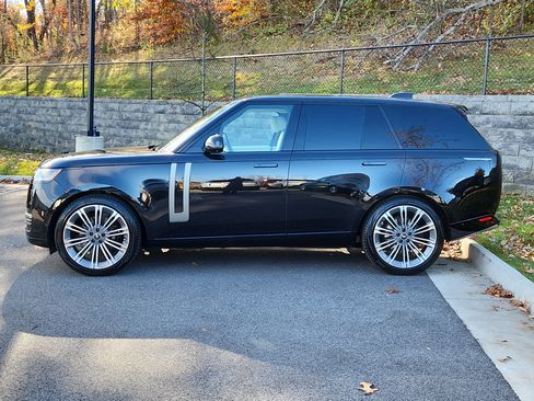 Used 2024 Land Rover Range Rover SE image 6