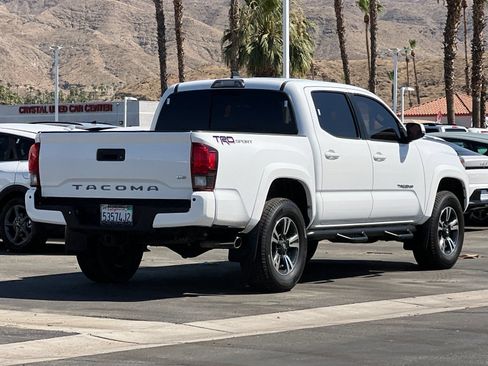 Used 2018 Toyota Tacoma TRD Sport w/ Technology Package RWD image 3