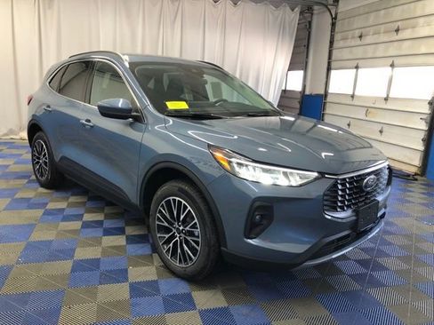 New 2025 Ford Escape SE image 5