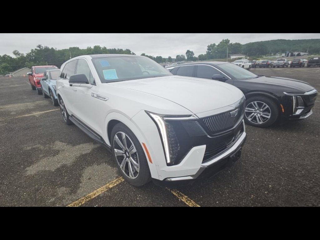 Used 2025 Cadillac Escalade IQ Luxury 2 AWD/4WD image 2