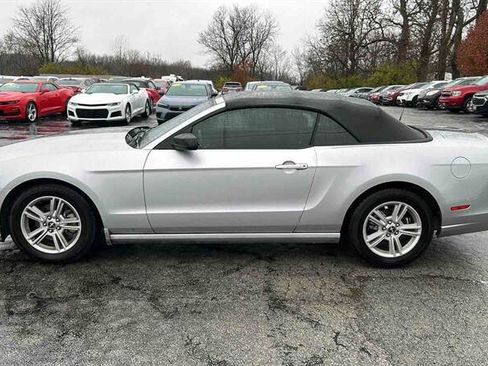 Used 2013 Ford Mustang Convertible image 5