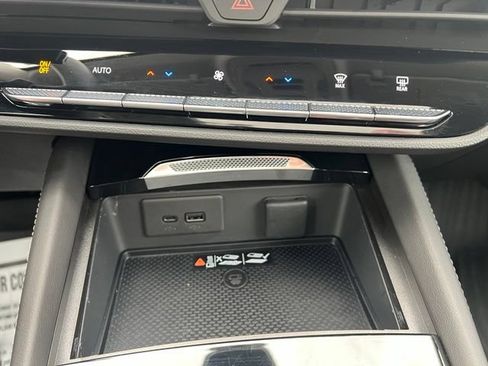 Used 2025 Buick Envision Avenir AWD/4WD image 18