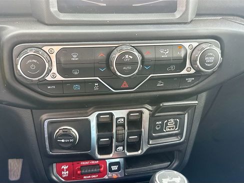 Used 2023 Jeep Wrangler Unlimited Rubicon 4xe AWD/4WD image 17