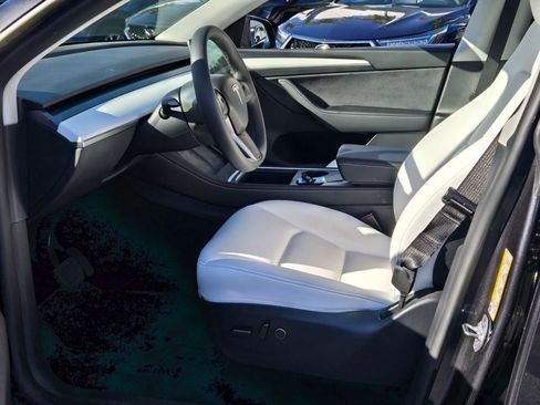 Used 2024 Tesla Model Y Long Range image 11