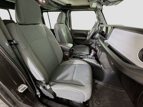 Used 2024 Jeep Gladiator Sport image 25