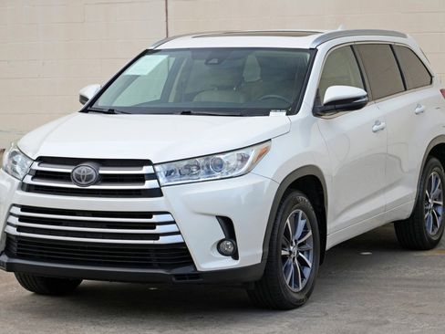 Used 2018 Toyota Highlander XLE FWD image 47